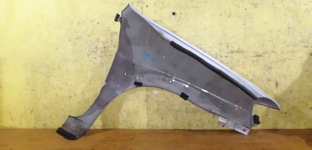 крыло Mazda Demio