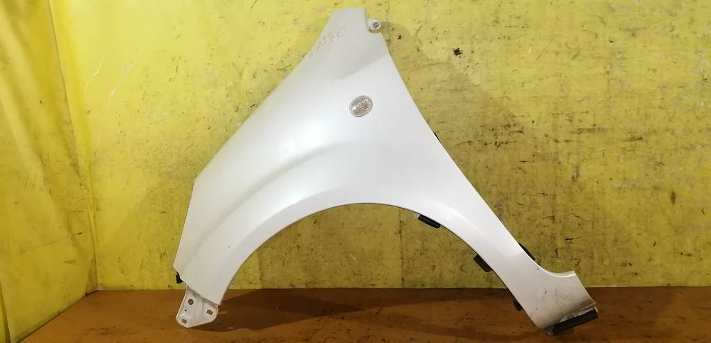 крыло Toyota Passo