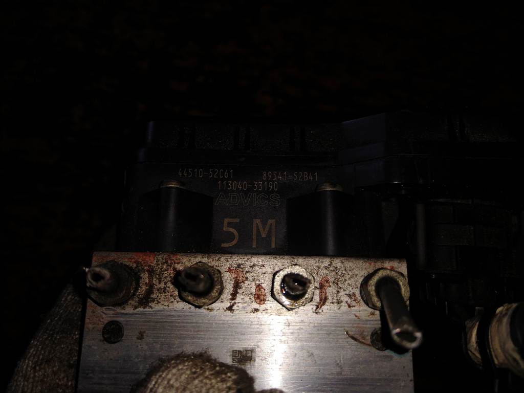 блок abs Toyota Vitz