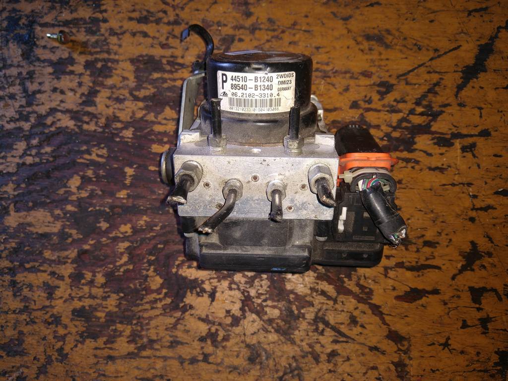 блок abs Toyota Passo