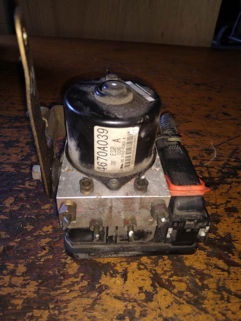 блок abs Mitsubishi Outlander