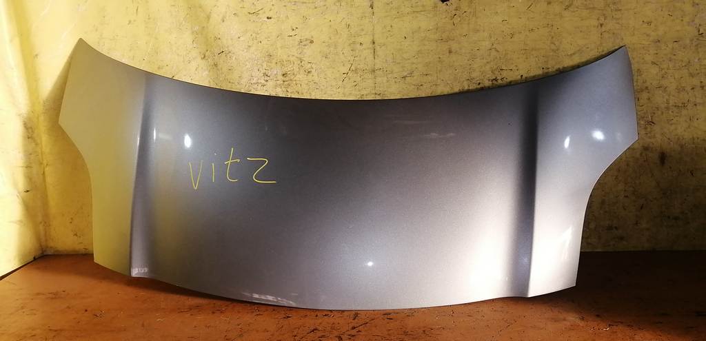 капот Toyota Vitz