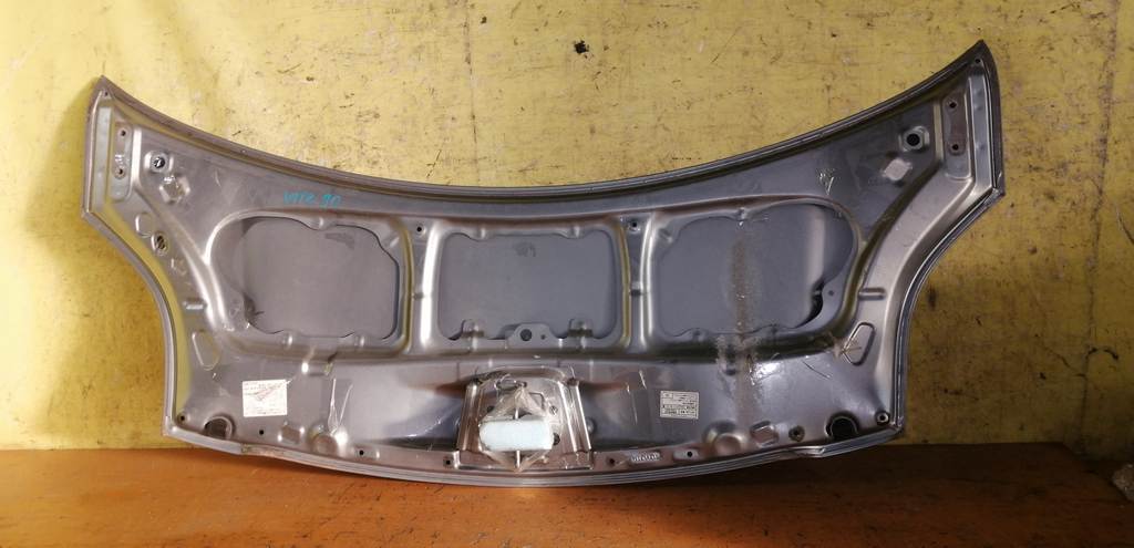 капот Toyota Vitz