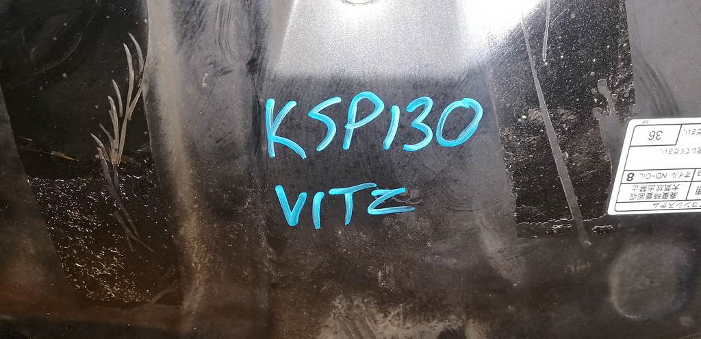 капот Toyota Vitz