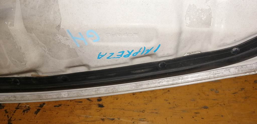 капот Subaru Impreza