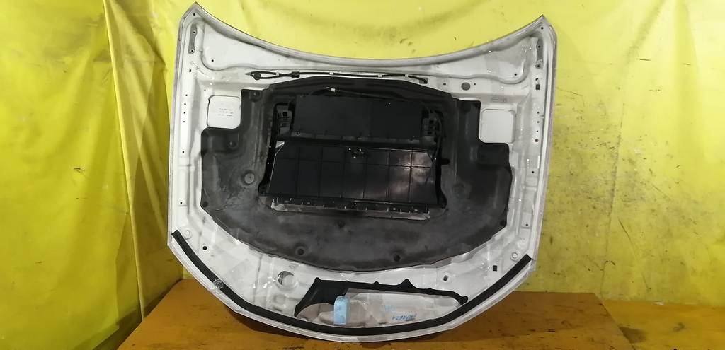 капот Subaru Impreza