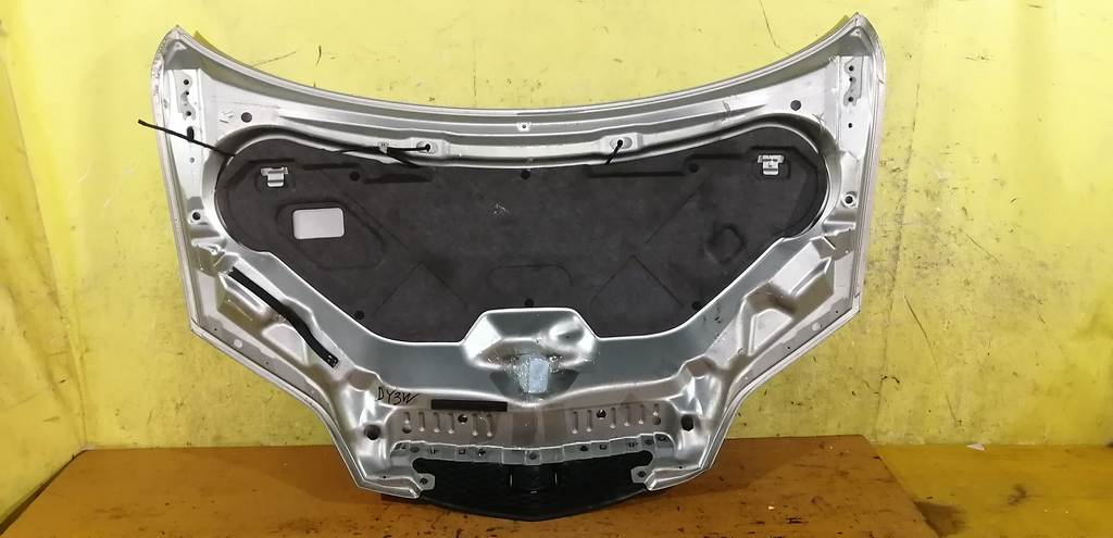 капот Mazda Demio