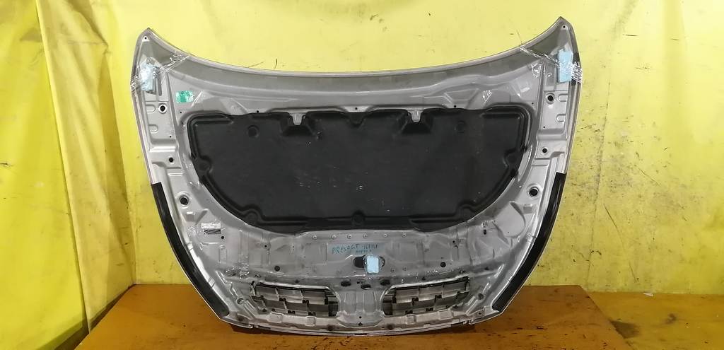 капот Nissan Presage