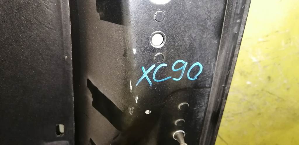капот Volvo XC90