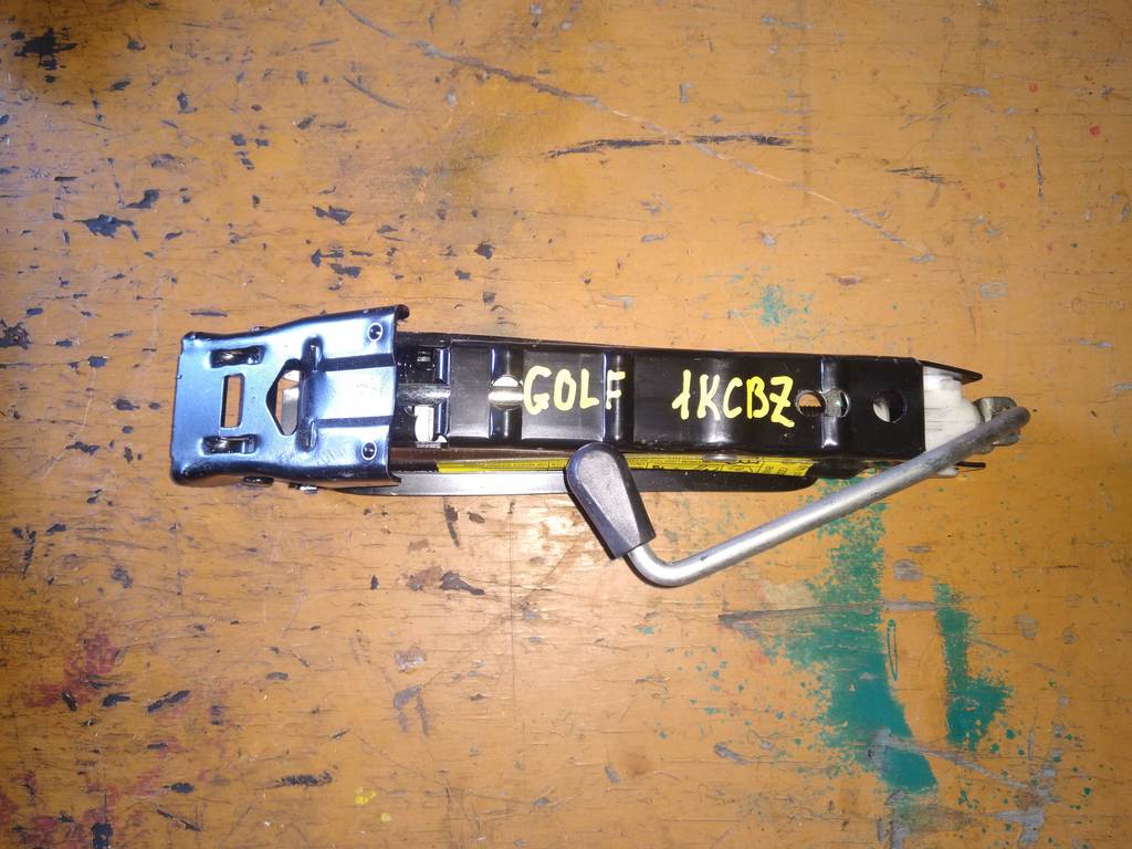 домкрат Volkswagen Golf