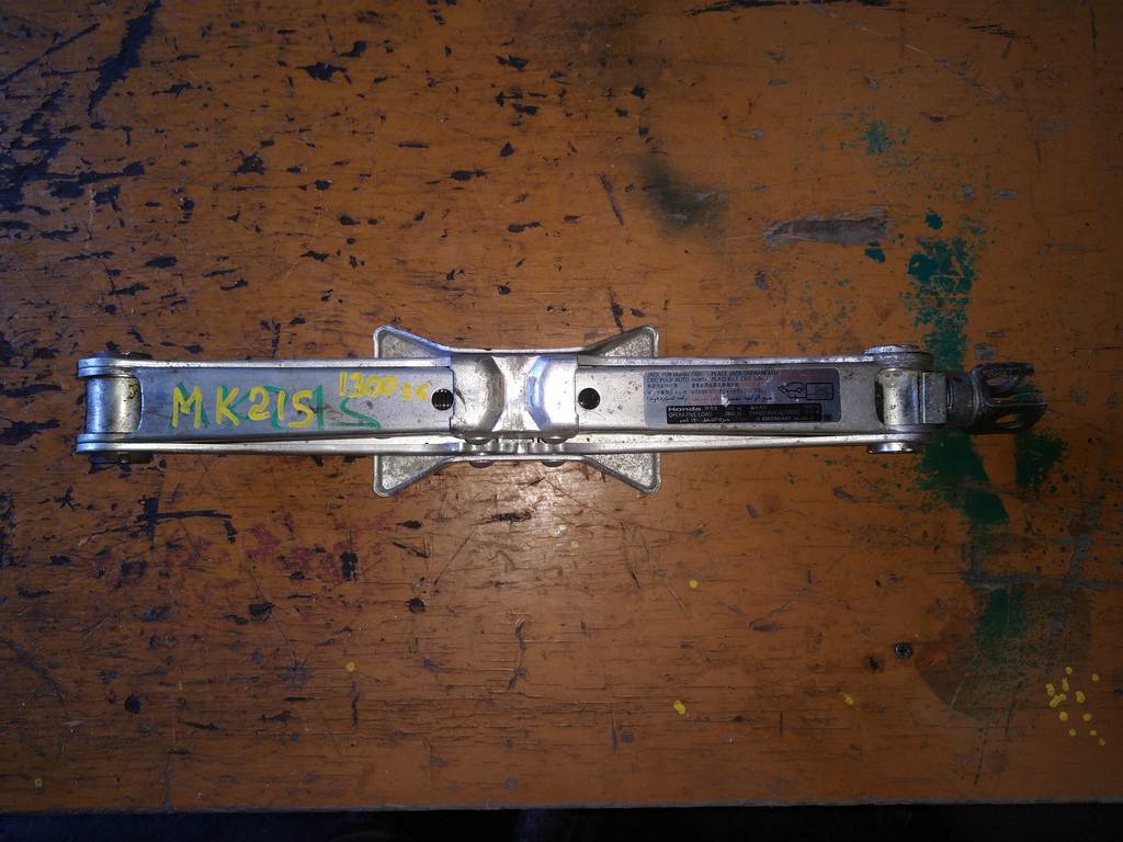 домкрат Suzuki Palette