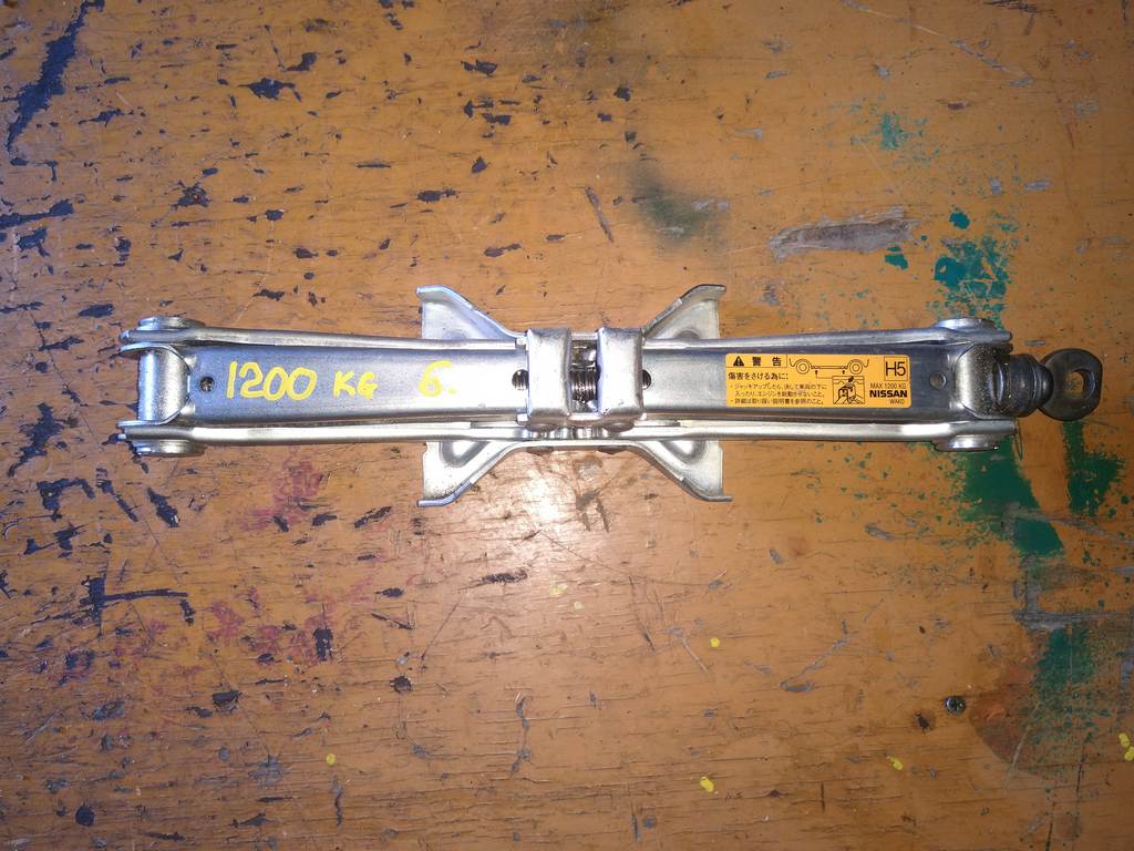 домкрат Nissan