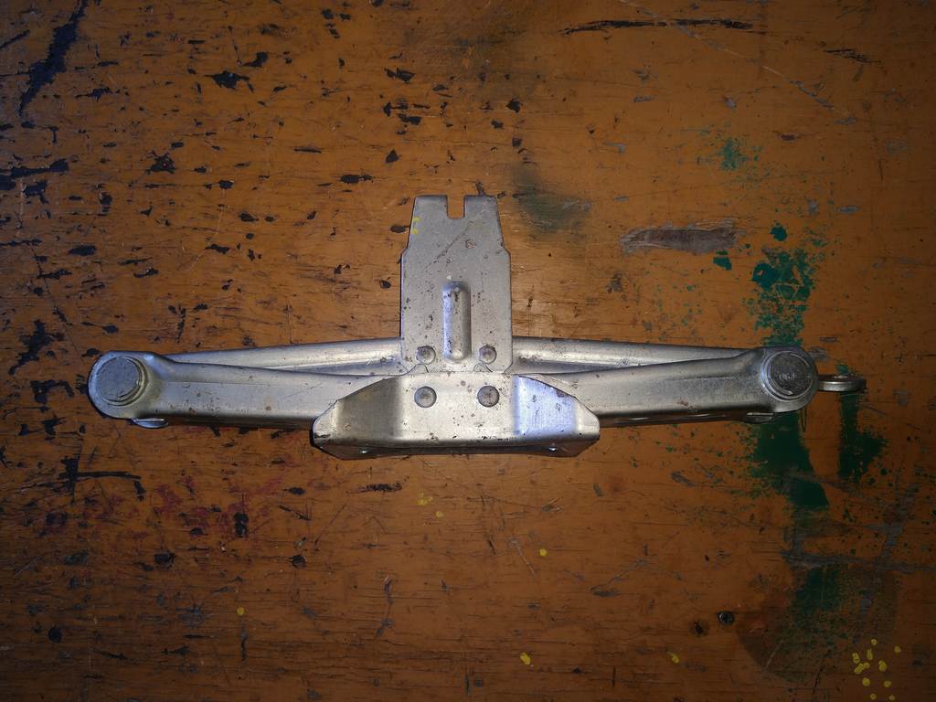 домкрат Nissan X-Trail