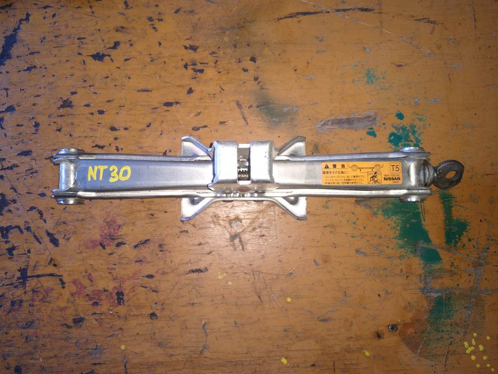 домкрат Nissan X-Trail