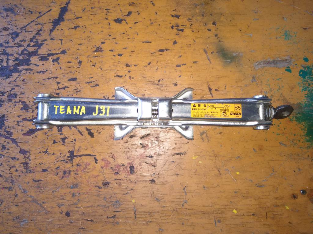 домкрат Nissan Teana