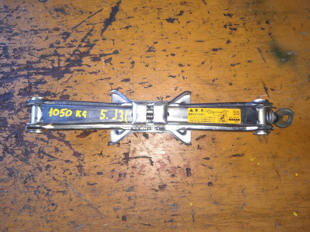 домкрат Nissan Teana