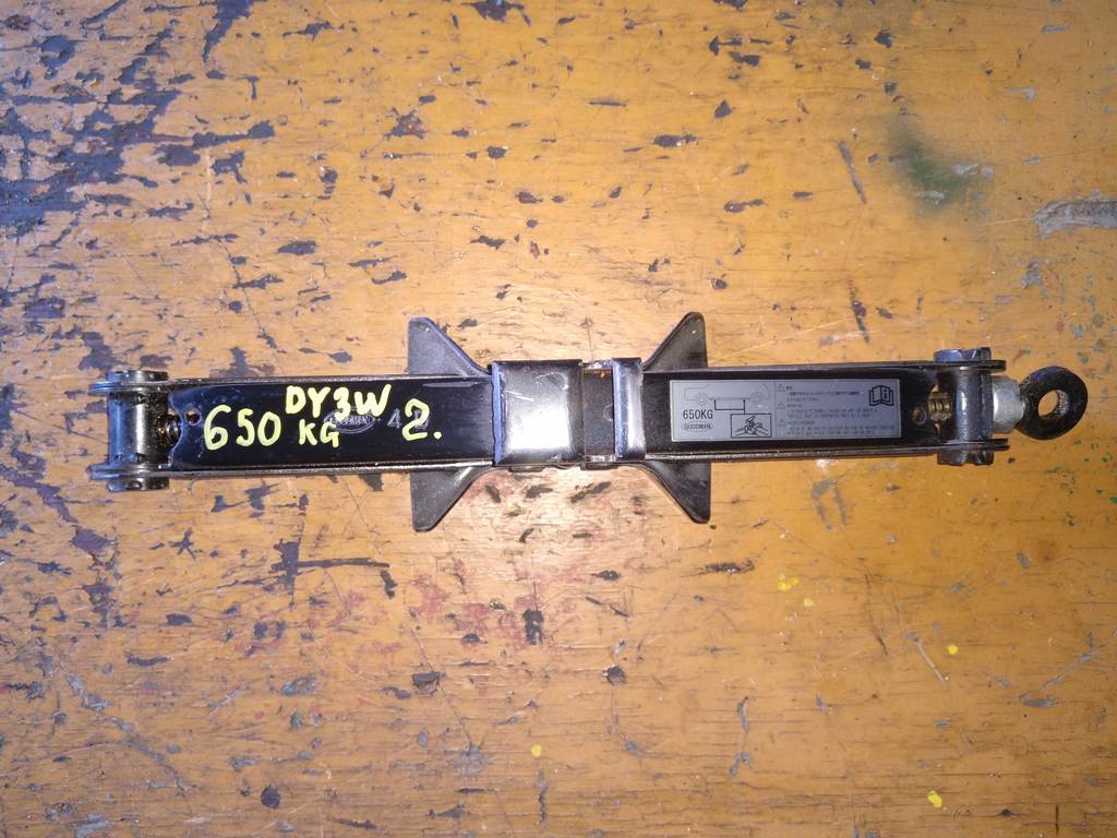 домкрат Mazda Demio