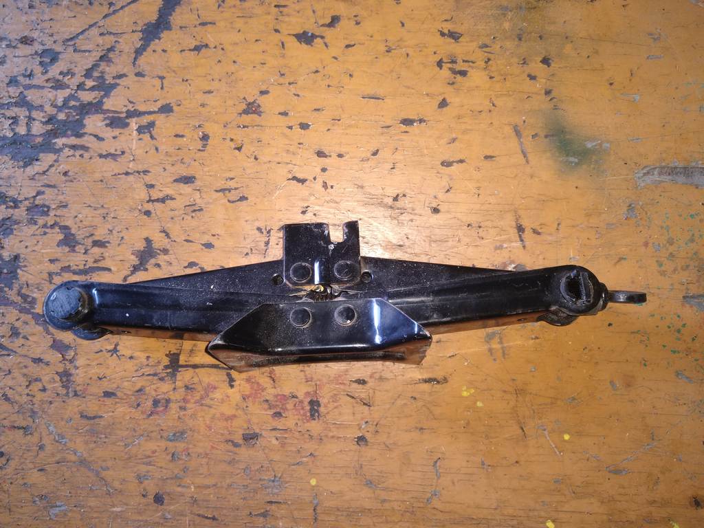 домкрат Mazda Demio