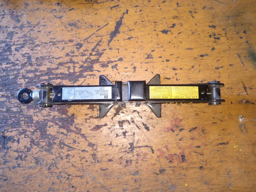 домкрат Mazda Demio