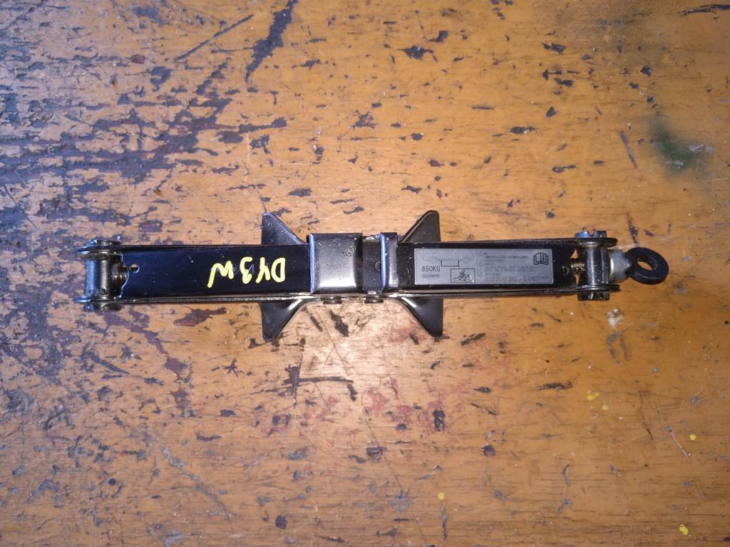 домкрат Mazda Demio