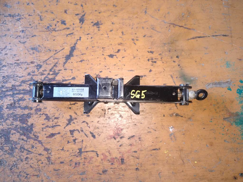 домкрат Subaru Forester