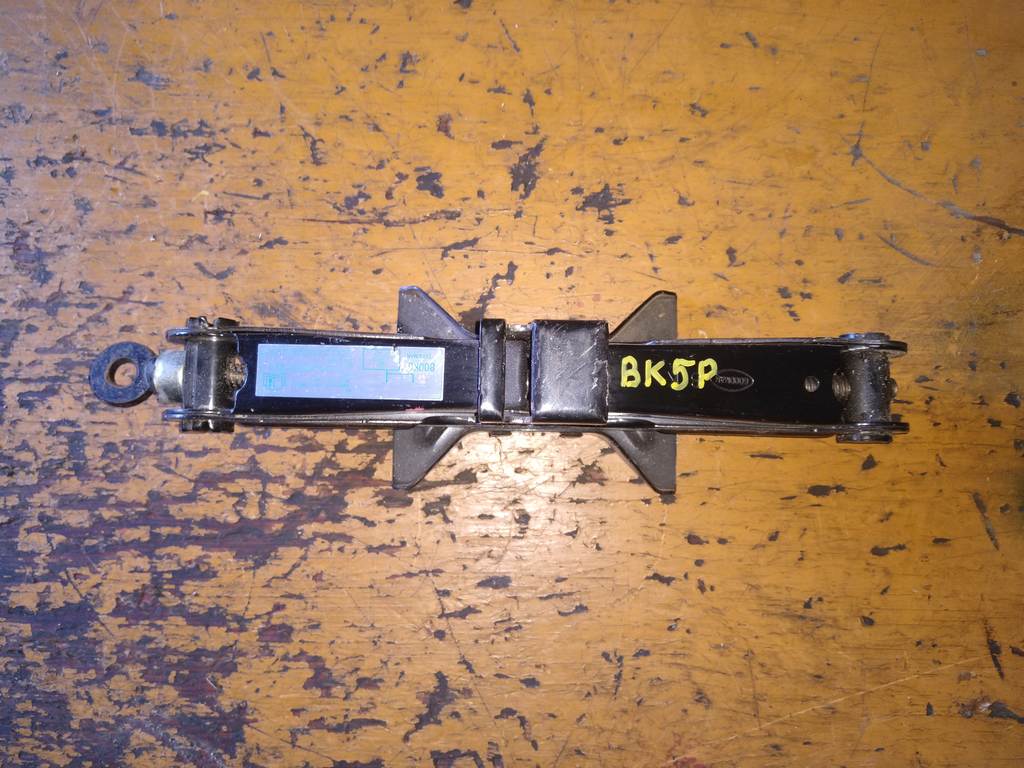 домкрат Mazda Axela