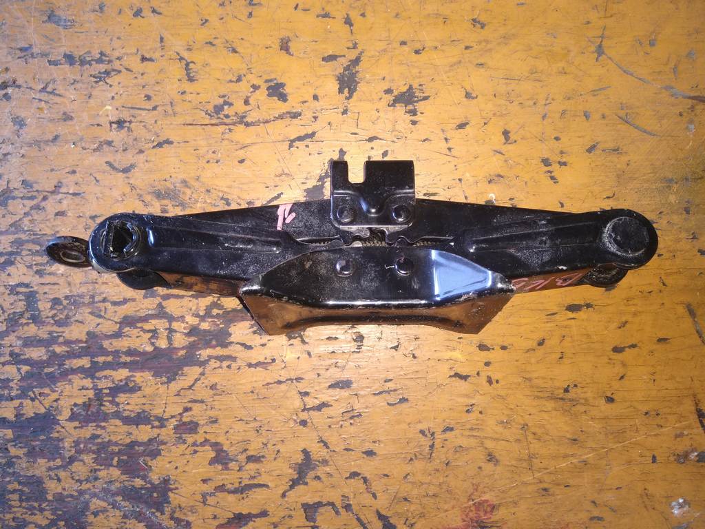 домкрат Mazda Axela