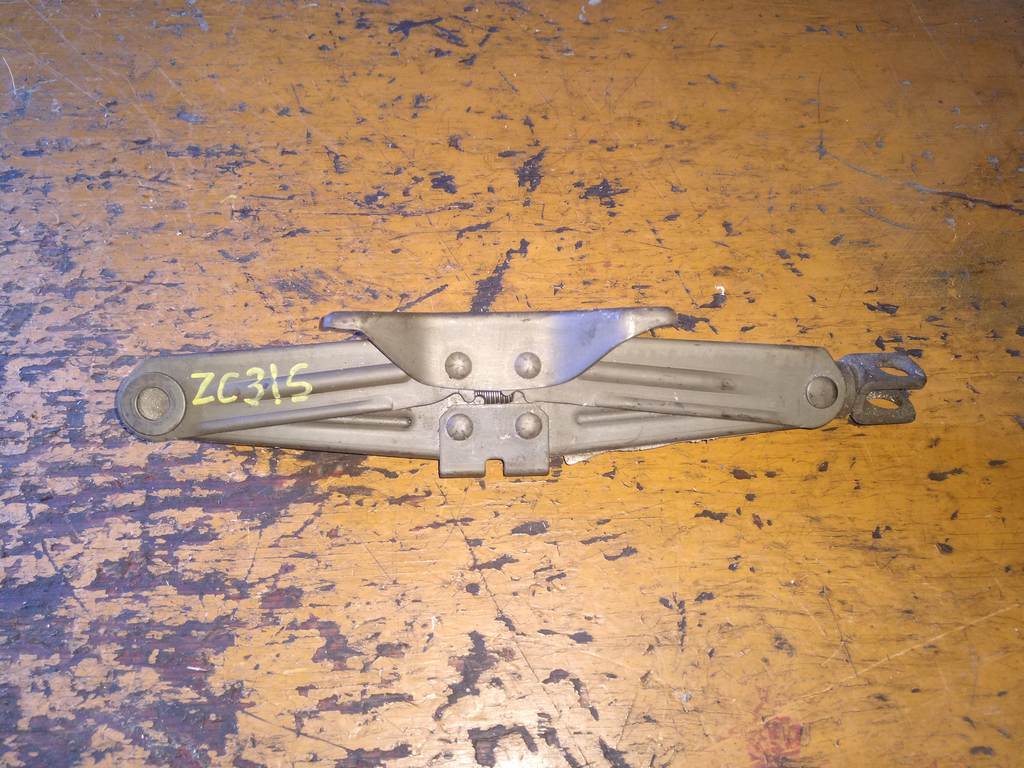 домкрат Suzuki Swift