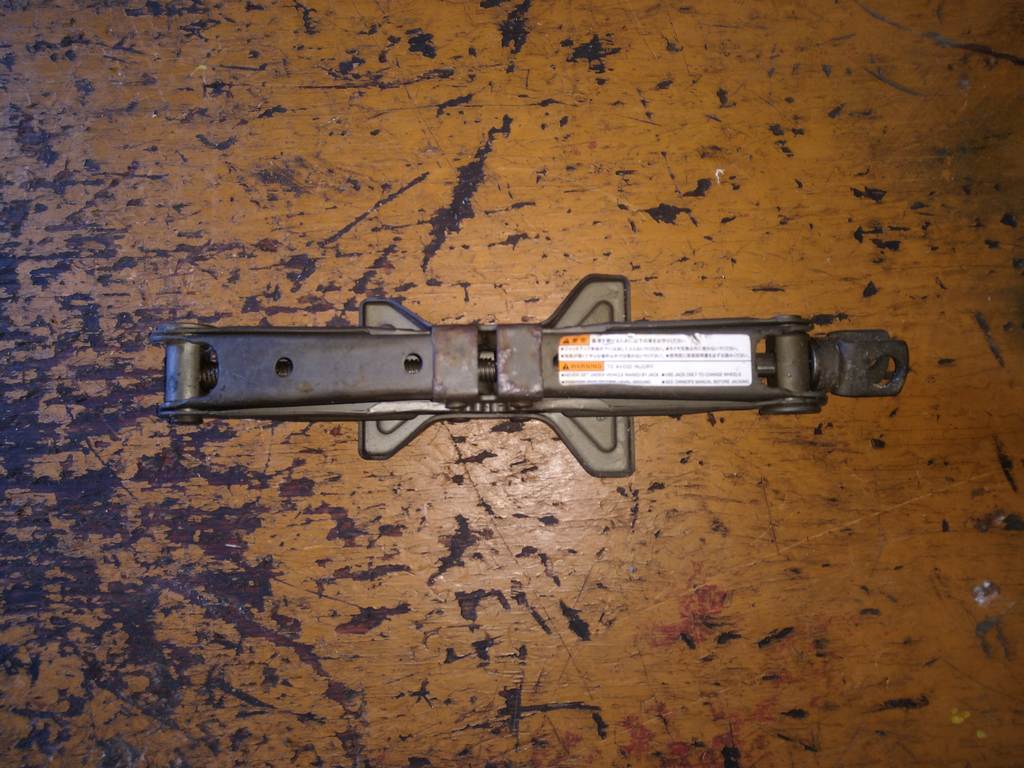 домкрат Suzuki Swift