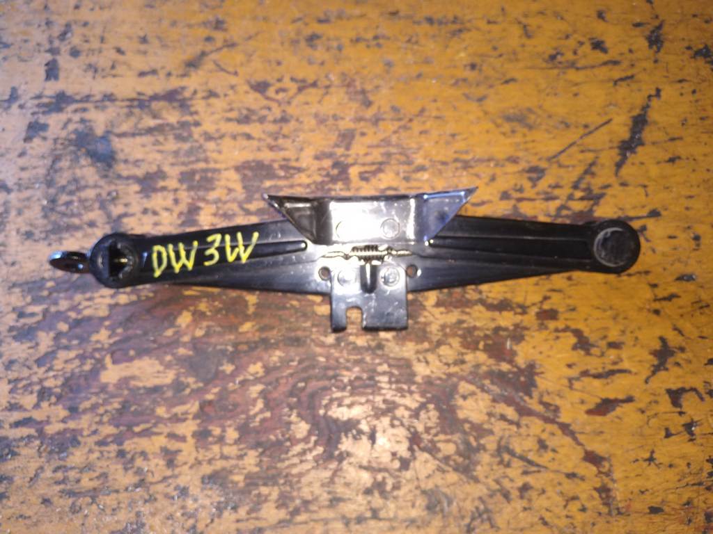 домкрат Mazda Demio