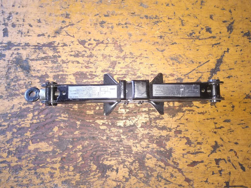 домкрат Mazda Demio