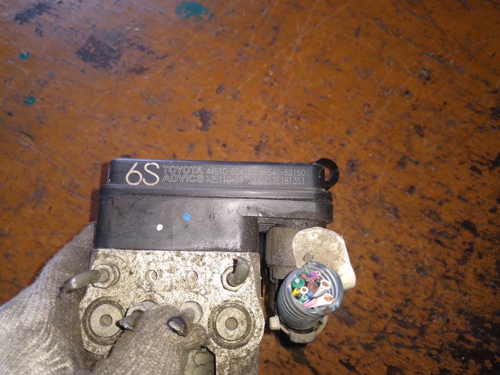 блок abs Toyota Vitz