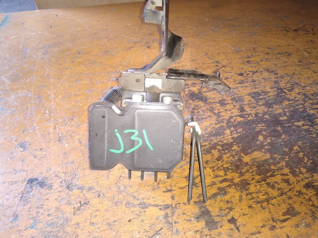 блок abs Nissan Teana