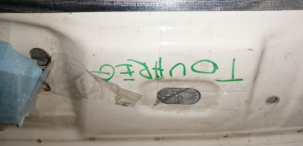 капот Volkswagen Touareg