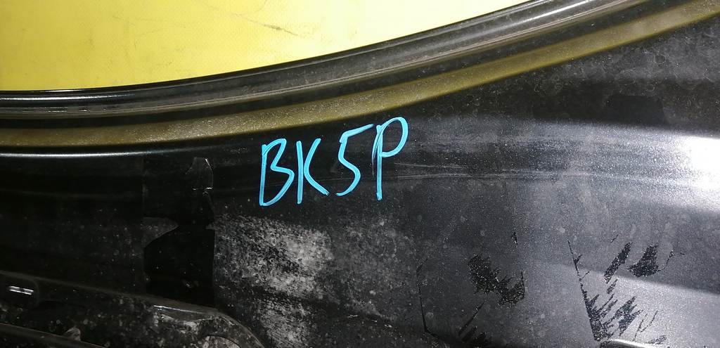 капот Mazda Axela