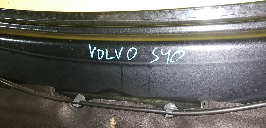 капот Volvo S40