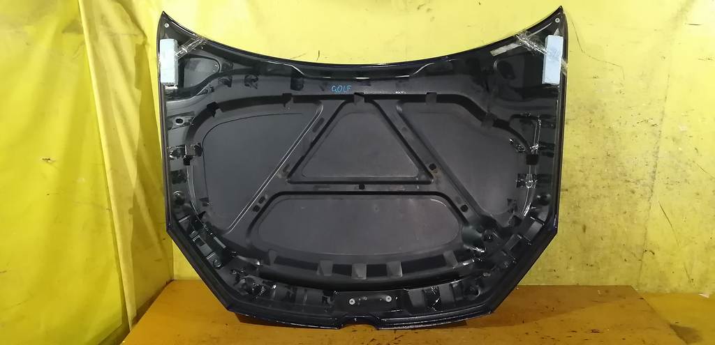 капот Volkswagen Golf