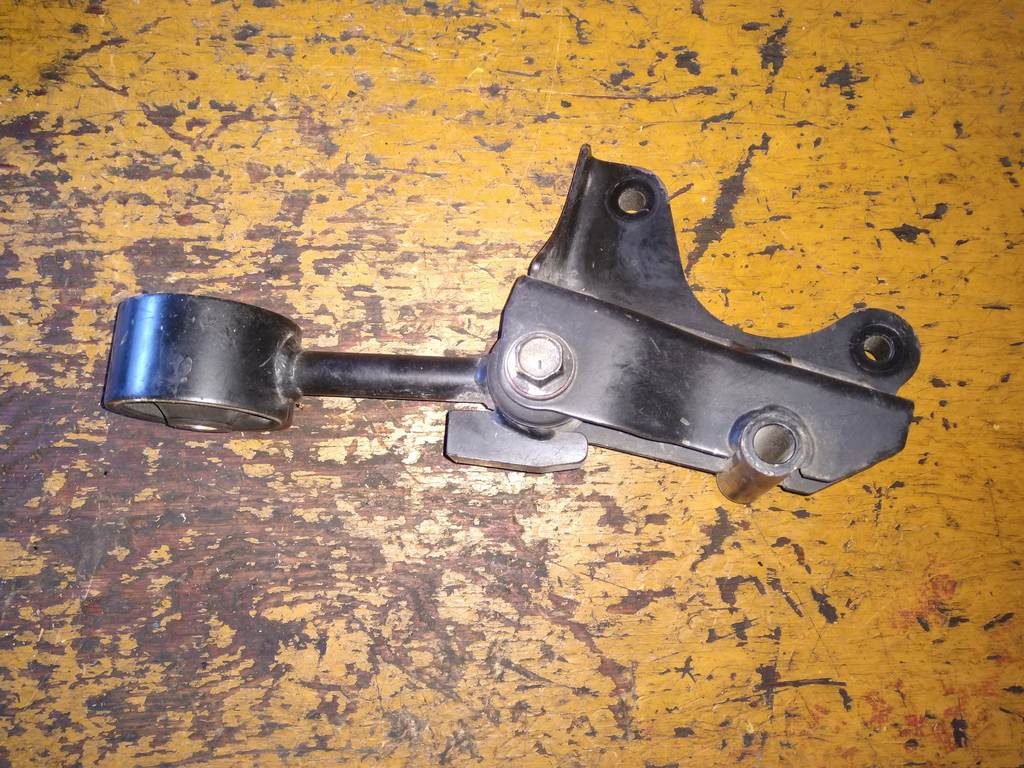 подушка двигателя Toyota Passo