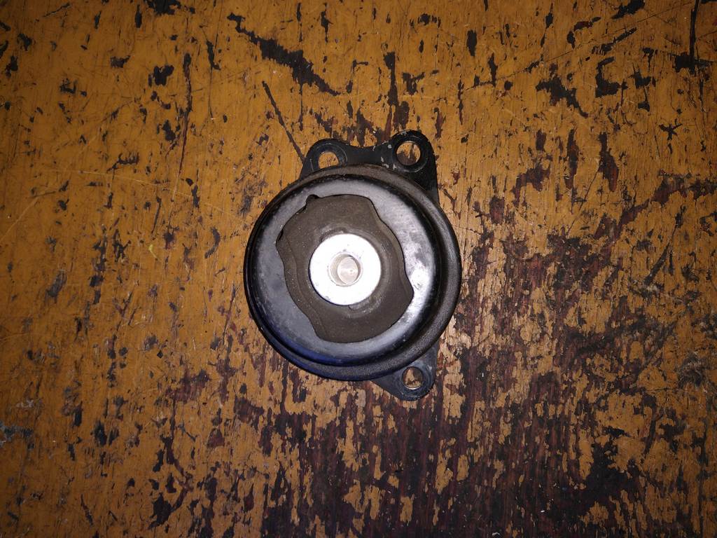 подушка двигателя Honda Freed