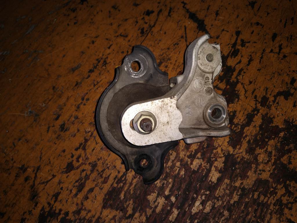 подушка двигателя Honda Fit