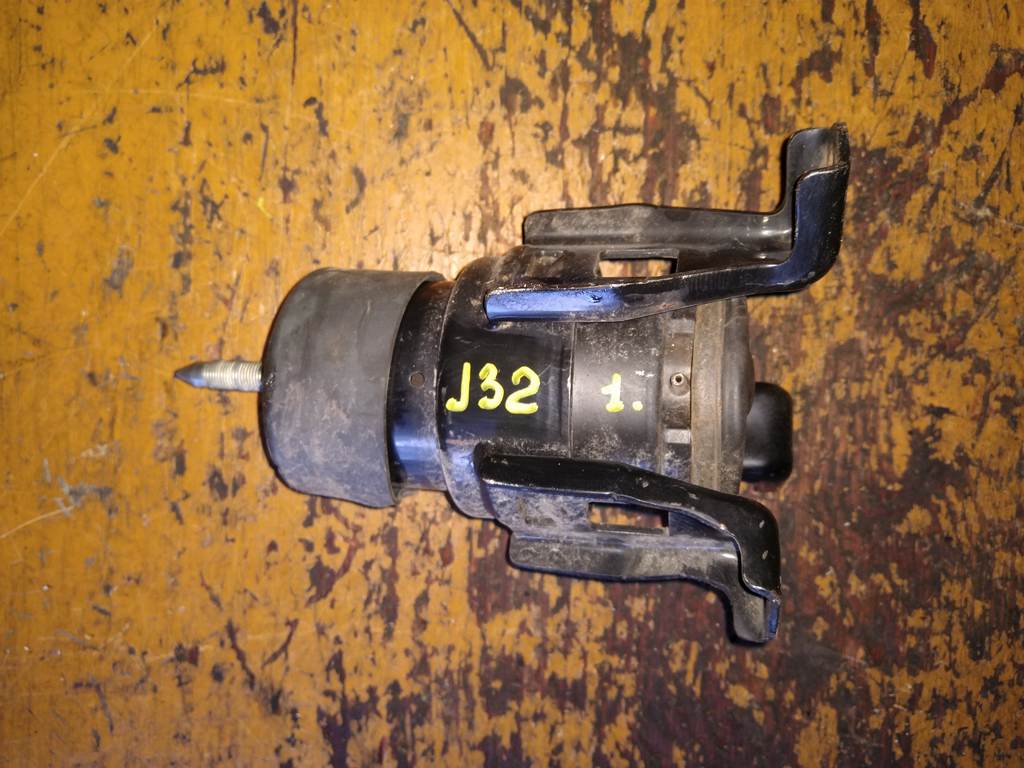 подушка двигателя Nissan Teana