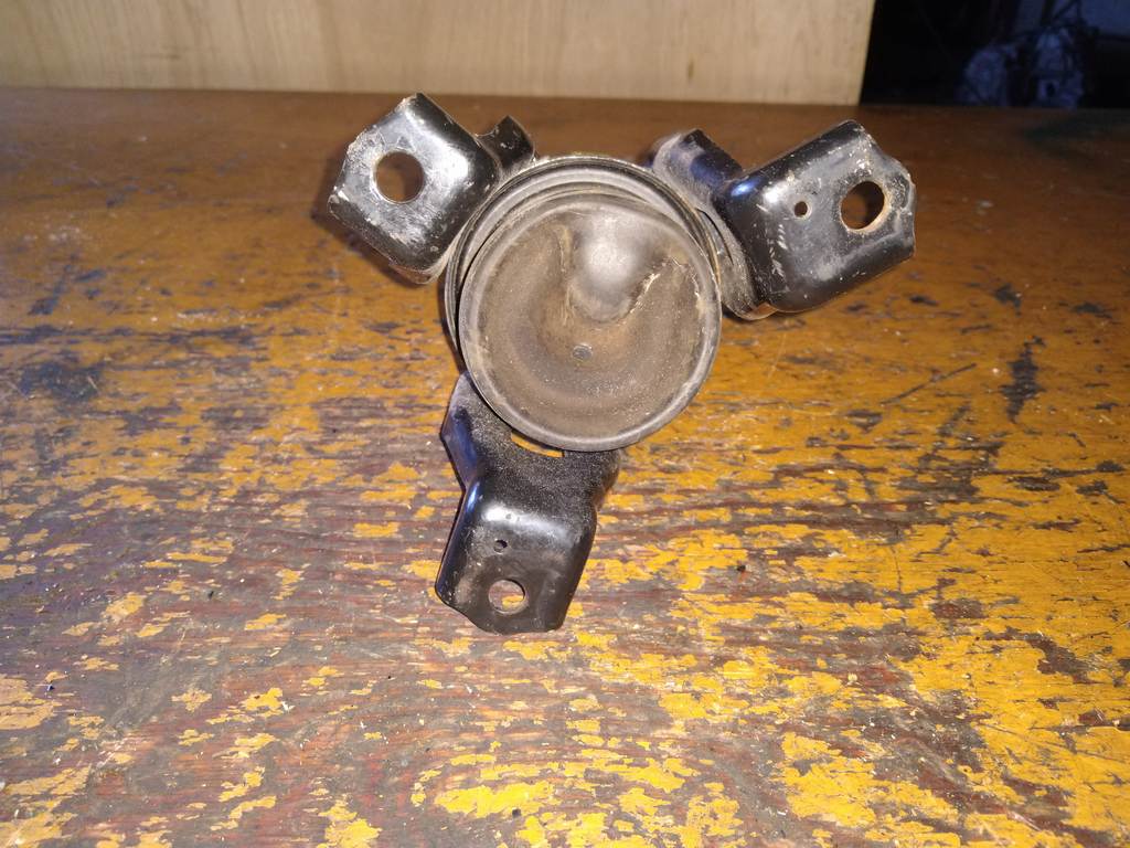 подушка двигателя Nissan Teana