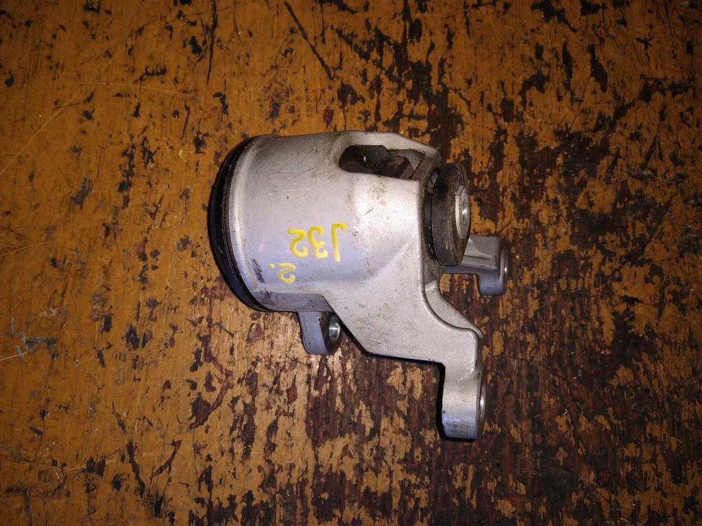 подушка двигателя Nissan Teana