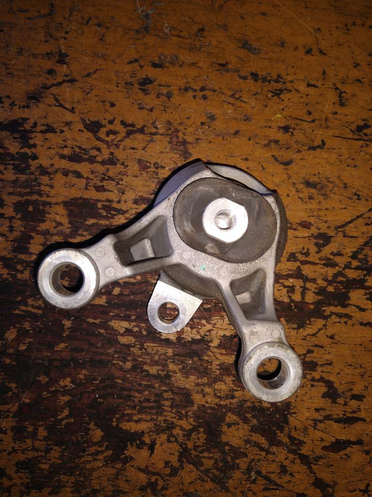 подушка двигателя Nissan Teana