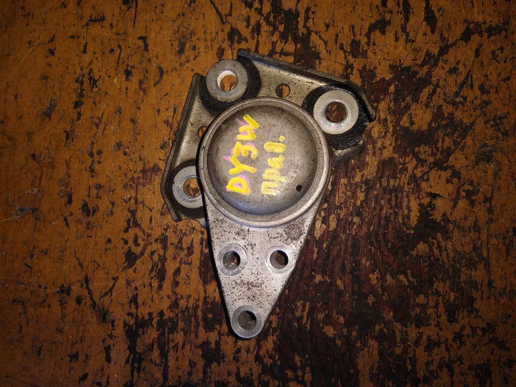 подушка двигателя Mazda Demio