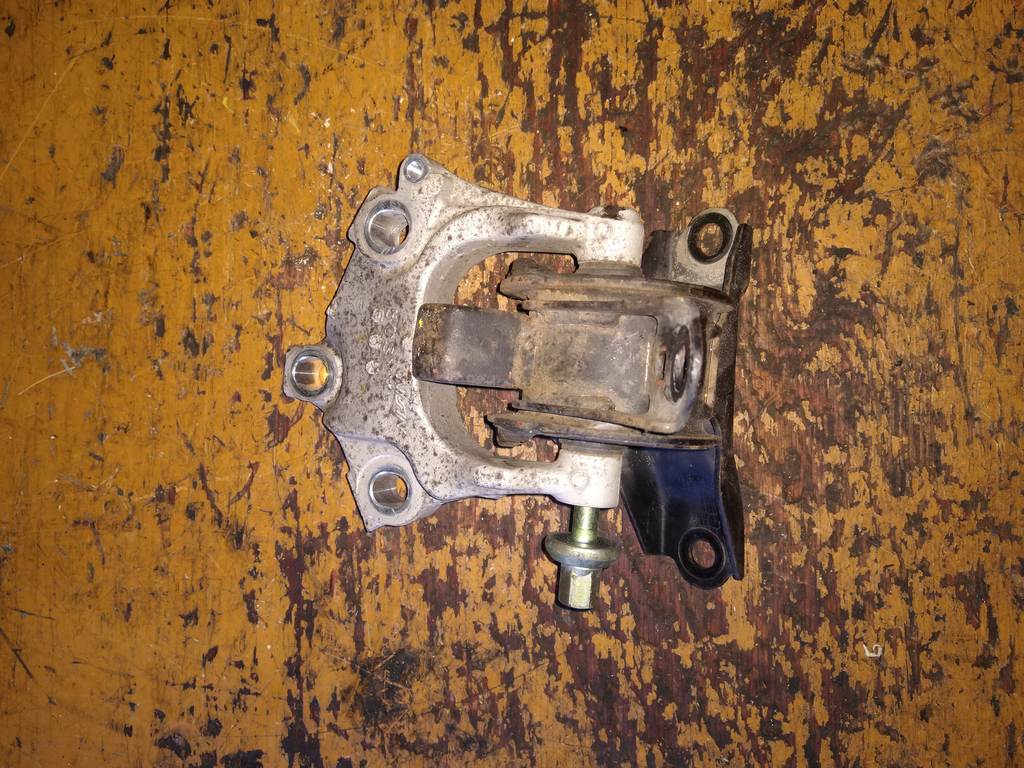 подушка двигателя Honda Freed