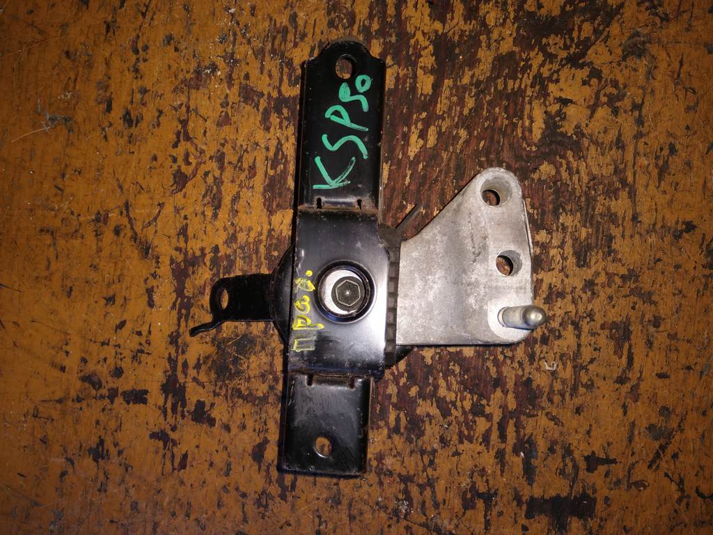 подушка двигателя Toyota Vitz
