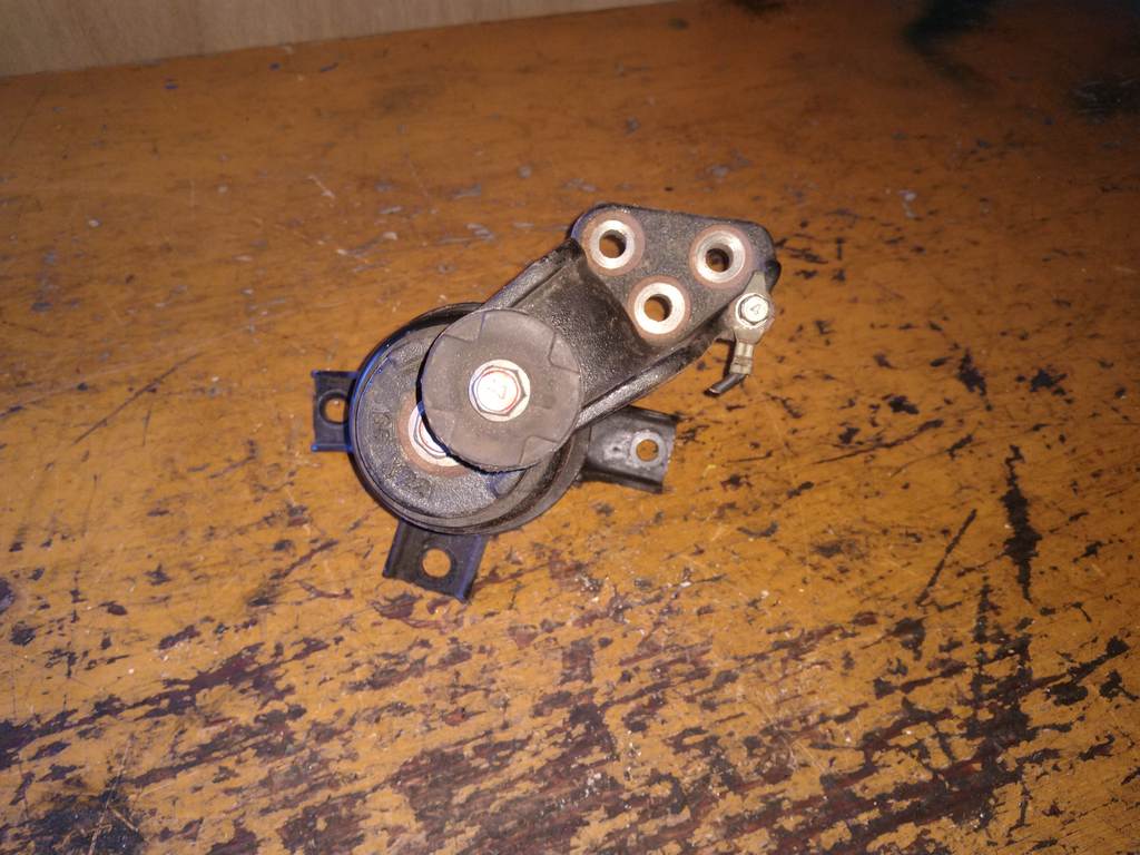 подушка двигателя Mitsubishi Colt