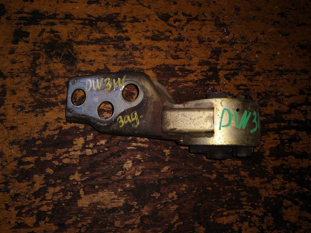 подушка двигателя Mazda Demio