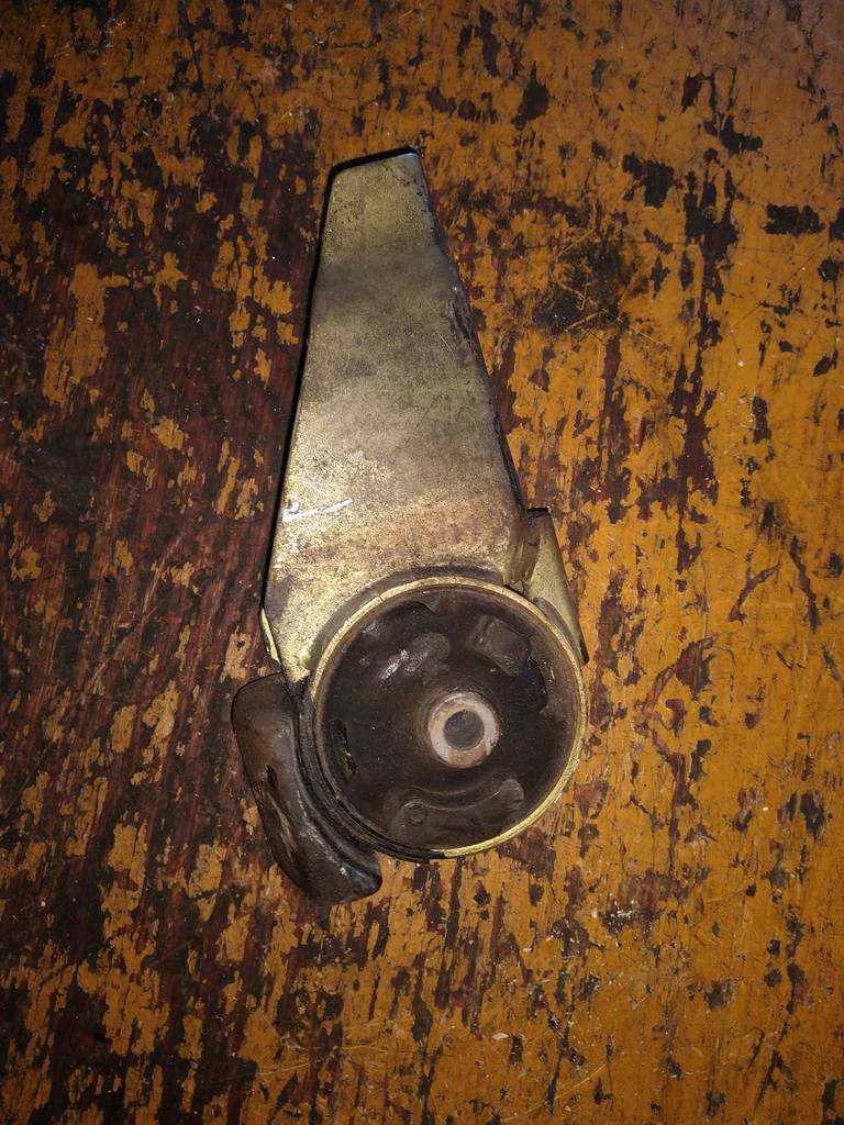 подушка двигателя Mazda Demio